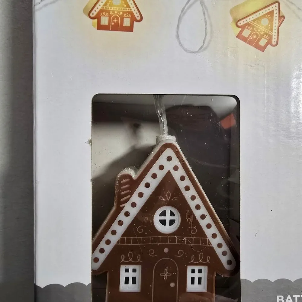 Wondershop Led Gingerbread Houses Lights, 5' 7